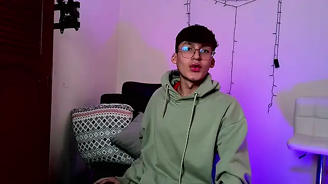 Snapshot of bellmontneon chatting on November 12, 11:21 am bellmontneon online show from November 12, 11:21 am