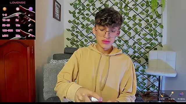 Snapshot of bellmontneon chatting on November 20, 11:32 am bellmontneon online show from November 20, 11:32 am