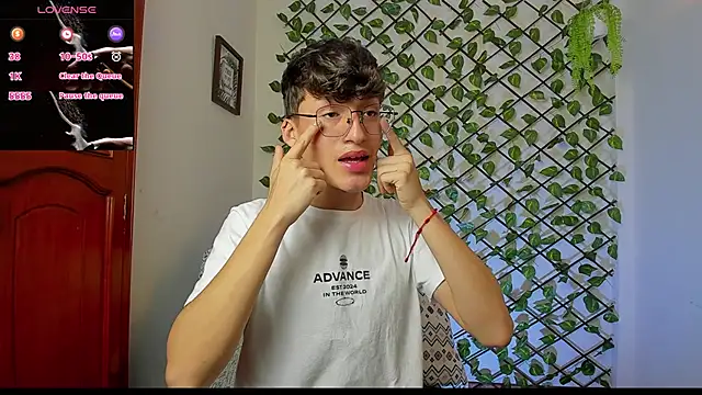 Snapshot of bellmontneon chatting on November 24, 11:21 am bellmontneon online show from November 24, 11:21 am