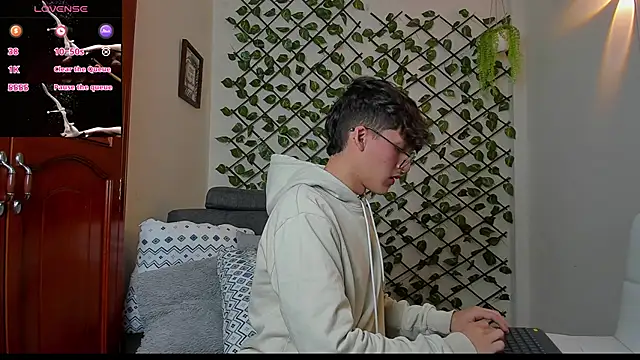 Snapshot of bellmontneon chatting on November 27, 11:12 am bellmontneon online show from November 27, 11:12 am