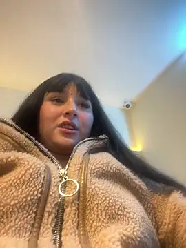 Snapshot of Daphnee-x chatting on February 16, 11:23 pm Daphnee-x online show from February 16, 11:23 pm