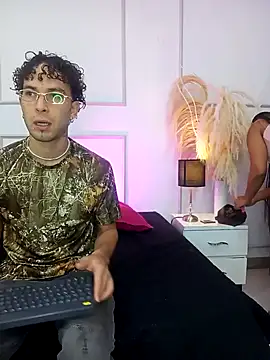 Snapshot of Violet_and_Paul chatting on October 20, 3:07 am Violet and Paul online show from October 20, 3:07 am
