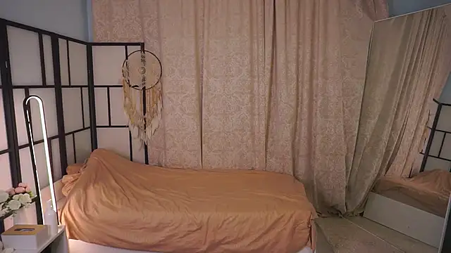 JinnySitts online show from September 24, 9:18 pm