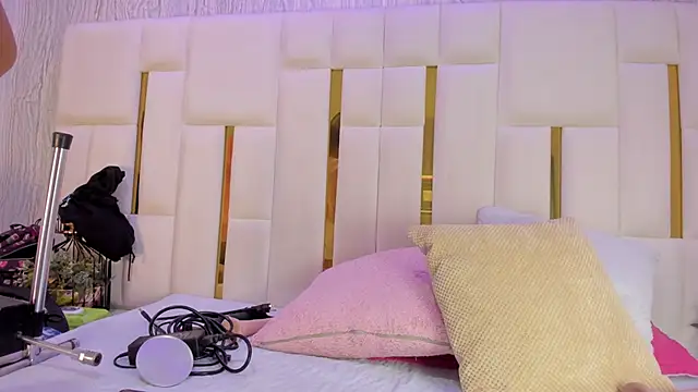 mia vy online show from May 6, 3:02 am
