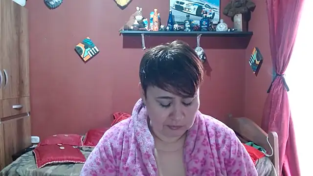 Snapshot of Sasharosee2 chatting on December 19, 12:45 pm Sasharosee2 online show from December 19, 12:45 pm