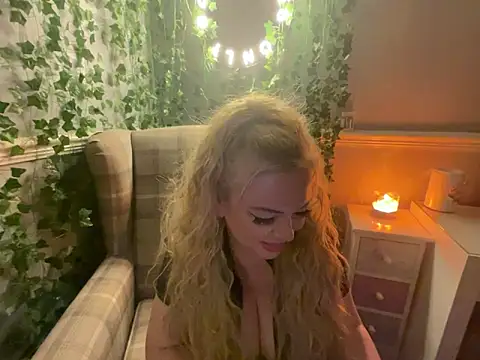 BonnyDesire online show from October 14, 7:03 pm