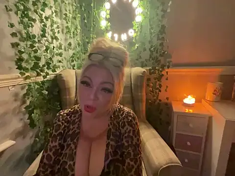 BonnyDesire online show from October 27, 8:24 pm