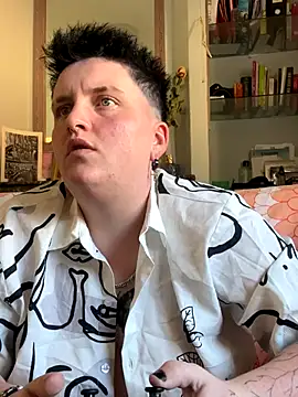 Snapshot of captaine_pioupiou chatting on September 17, 1:35 pm captaine pioupiou online show from September 17, 1:35 pm