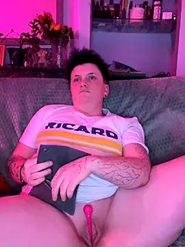 Snapshot of captaine_pioupiou chatting on November 2, 9:50 pm captaine pioupiou online show from November 2, 9:50 pm