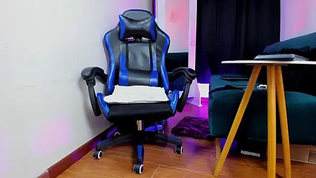 Snapshot of Charliejones_ chatting on October 30, 12:12 am Charliejones online show from October 30, 12:12 am