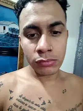 Snapshot of Charliejones_ chatting on November 28, 2:58 am Charliejones online show from November 28, 2:58 am