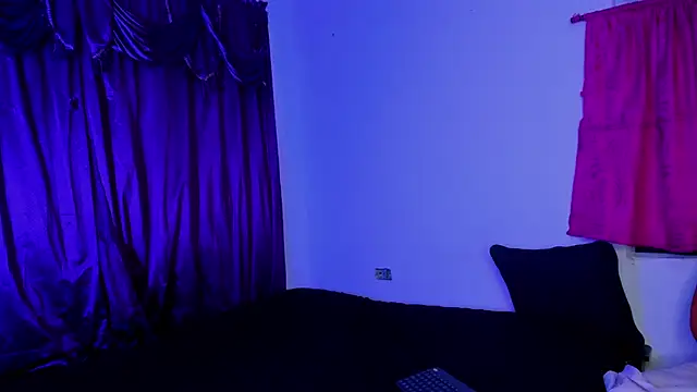 Snapshot of Shairaclark_ chatting on October 8, 5:38 am Shairaclark online show from October 8, 5:38 am