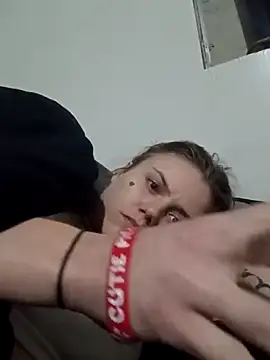 Snapshot of cicithtbitch chatting on December 22, 2:41 am cicithtbitch online show from December 22, 2:41 am