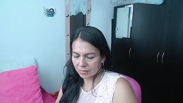 Snapshot of camilavargas_ chatting on October 3, 9:12 pm camilavargas online show from October 3, 9:12 pm