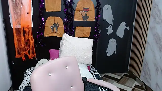 Snapshot of camilavargas_ chatting on October 31, 10:44 pm camilavargas online show from October 31, 10:44 pm