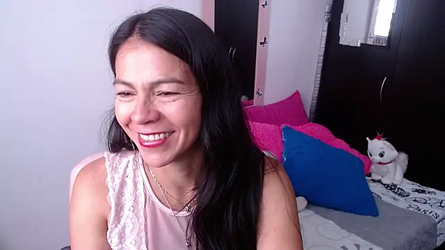 Snapshot of camilavargas_ chatting on November 17, 4:35 pm camilavargas online show from November 17, 4:35 pm