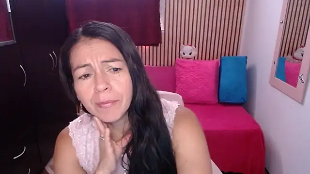 camilavargas  online show from April 14, 4:13 pm