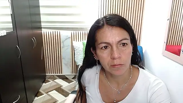 camilavargas  online show from May 23, 8:13 pm