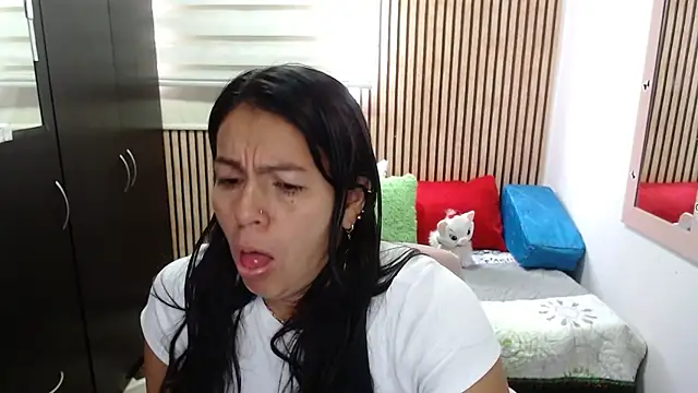 camilavargas  online show from May 26, 3:30 pm