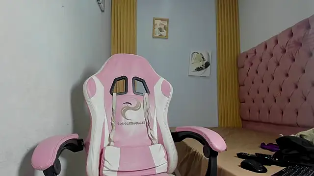 Naomis 35 online show from November 6, 7:59 pm