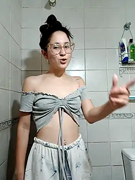 Snapshot of linameii chatting on October 24, 4:09 am linameii online show from October 24, 4:09 am