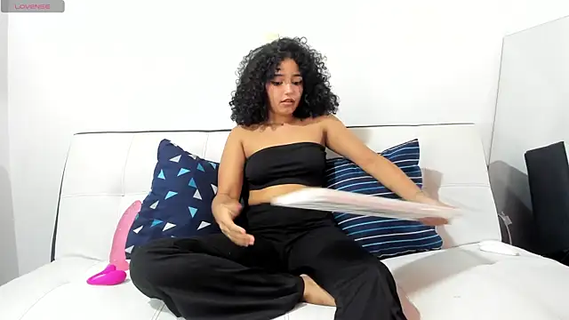 Snapshot of AliciaBlack01 chatting on October 7, 12:19 am AliciaBlack01 online show from October 7, 12:19 am