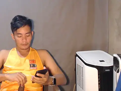 Snapshot of Newt4U chatting on December 17, 3:40 pm Newt4U online show from December 17, 3:40 pm