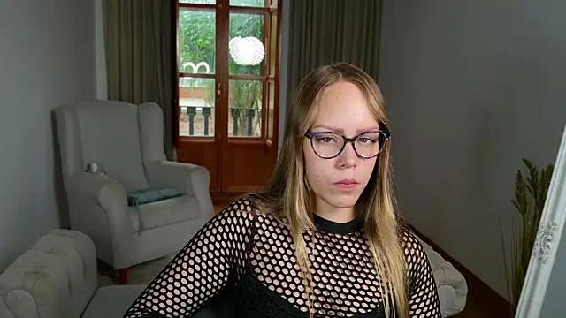 Snapshot of Naughty_Kitti chatting on October 13, 7:19 am Naughty Kitti online show from October 13, 7:19 am
