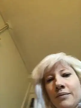 Snapshot of juliaoneandonly chatting on October 7, 9:06 am juliaoneandonly online show from October 7, 9:06 am