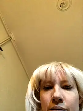 Snapshot of juliaoneandonly chatting on October 15, 9:42 am juliaoneandonly online show from October 15, 9:42 am