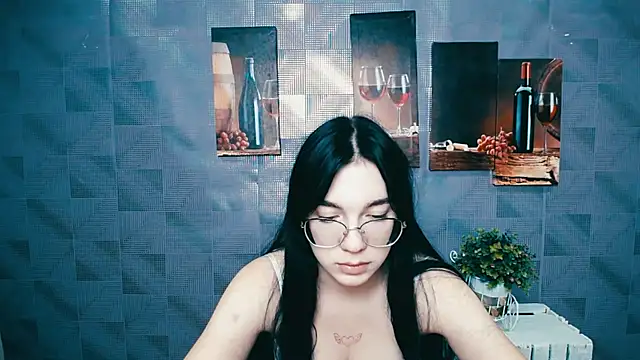 Snapshot of MiraBabe_ chatting on September 29, 6:40 am MiraBabe  online show from September 29, 6:40 am