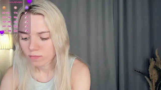 Snapshot of DianeHonnette chatting on November 9, 8:07 pm DianeHonnette online show from November 9, 8:07 pm