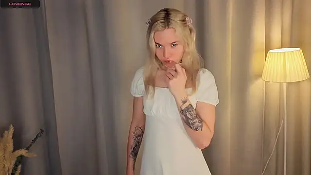 Snapshot of DianeHonnette chatting on November 28, 7:16 pm DianeHonnette online show from November 28, 7:16 pm