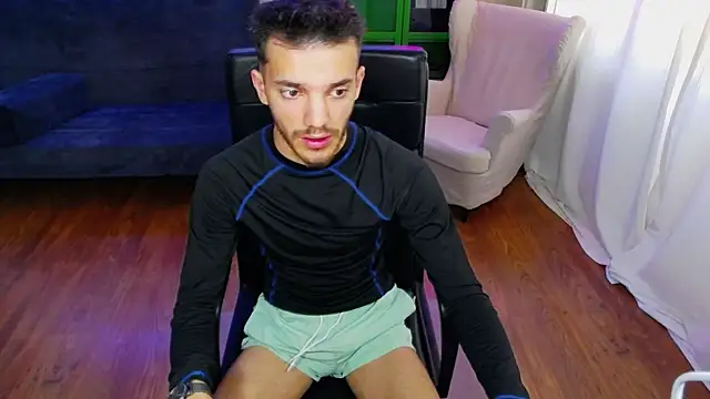 Snapshot of DominicValente chatting on October 21, 8:59 am DominicValente online show from October 21, 8:59 am