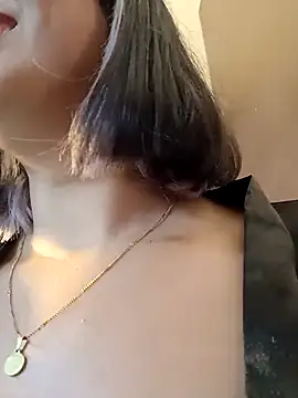 Snapshot of RouseWhitte chatting on February 20, 12:38 pm RouseWhitte online show from February 20, 12:38 pm