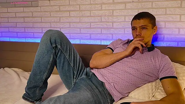 GarettVoss online show from November 19, 6:35 am