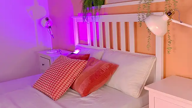 KeendraFox  online show from April 5, 11:18 am