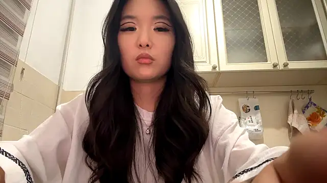 EmmaLeexth online show from April 27, 4:05 pm