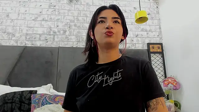 KENDRAOWEN online show from October 9, 7:45 pm