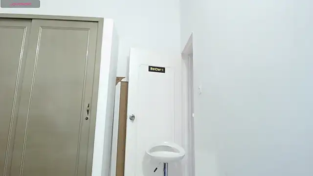 Snapshot of IslaRose7 chatting on October 7, 1:30 pm IslaRose7 online show from October 7, 1:30 pm