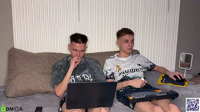 Snapshot of Eaton_ chatting on October 30, 4:30 pm Eaton  online show from October 30, 4:30 pm