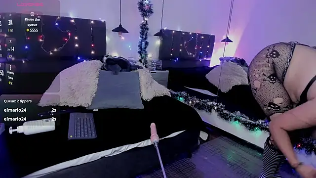 SabrinaV  online show from November 17, 11:49 am