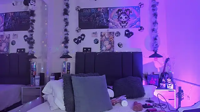 SabrinaV  online show from February 13, 11:28 am