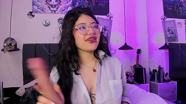 SabrinaV  online show from March 17, 11:35 am