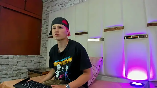 ANLLELOAndANGELA online show from December 3, 5:22 pm