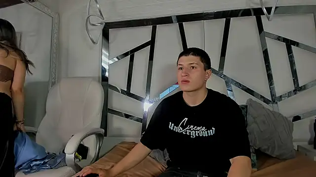 ANLLELOAndANGELA online show from April 5, 9:01 pm