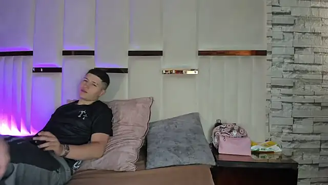 ANLLELOAndANGELA online show from May 12, 5:10 pm