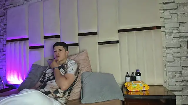 ANLLELOAndANGELA online show from July 7, 4:33 pm