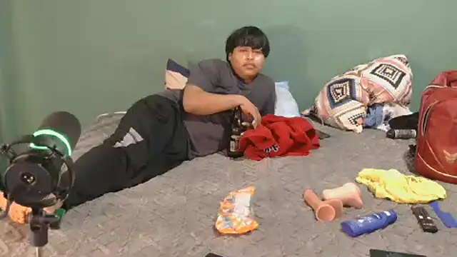 Snapshot of P4NT0J4 chatting on March 1, 1:07 am P4NT0J4 online show from March 1, 1:07 am