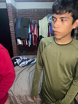 Snapshot of P4NT0J4 chatting on March 3, 5:24 am P4NT0J4 online show from March 3, 5:24 am